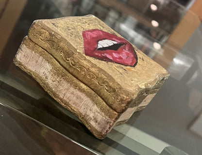 Lip Keepsake Box
