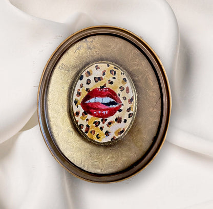 Leopard Kiss