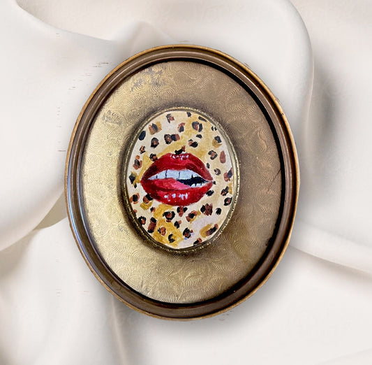 Leopard Kiss